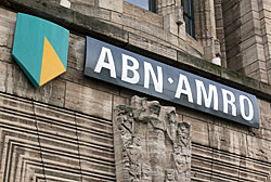 Abn amro mag bankrekening van nederlanders buiten europa opzeggen