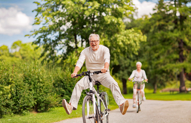 Nederlanders geven deze zomer minder geld uit, behalve aan reizen